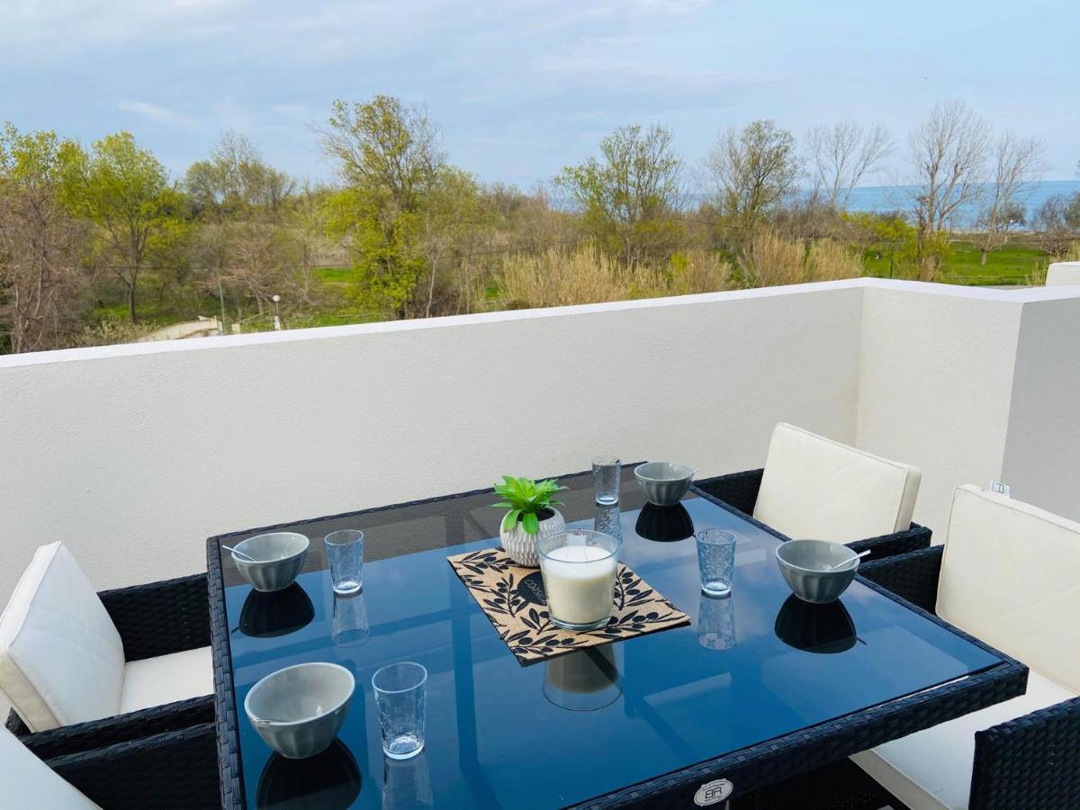 Marina Di Bravone Apartment